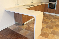 Светлая столешница QUARTZSTONE