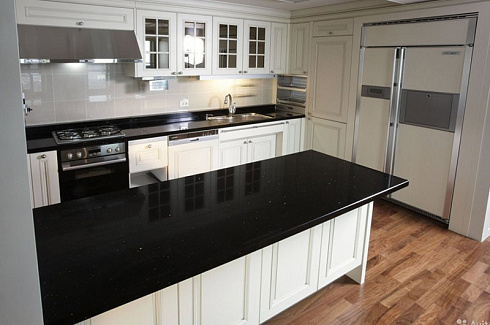 Столешница QUARTZSTONE в чёрном цвете